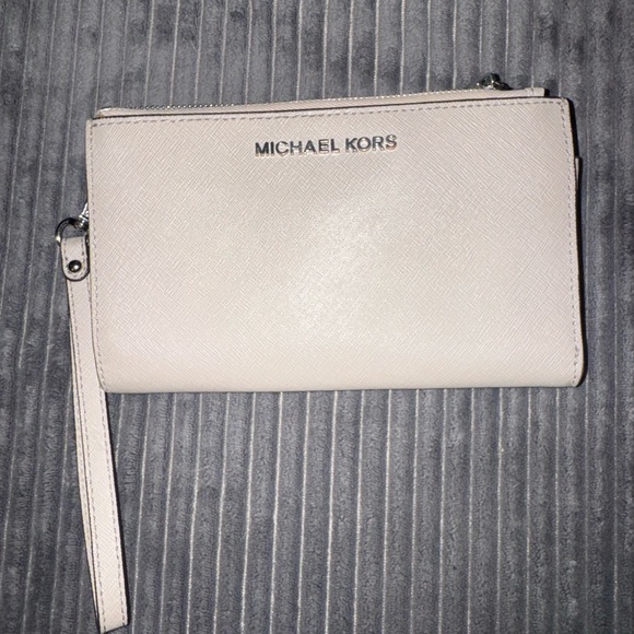 Michael Kors Handbags - Michael Kors Pale Grey Leather Wristlet Wallet